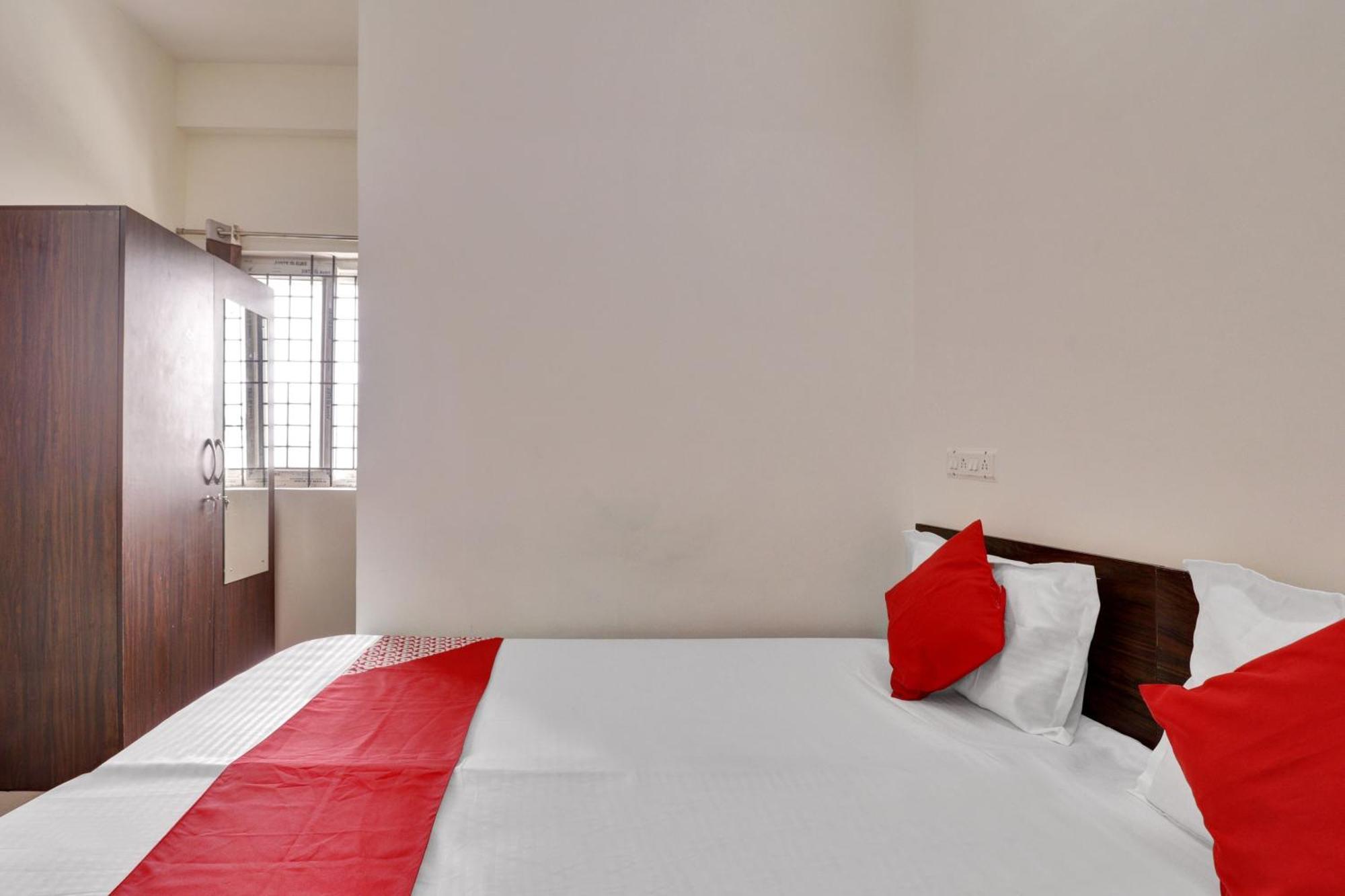 Hotel Millennium Comfort Bangalore Exterior foto