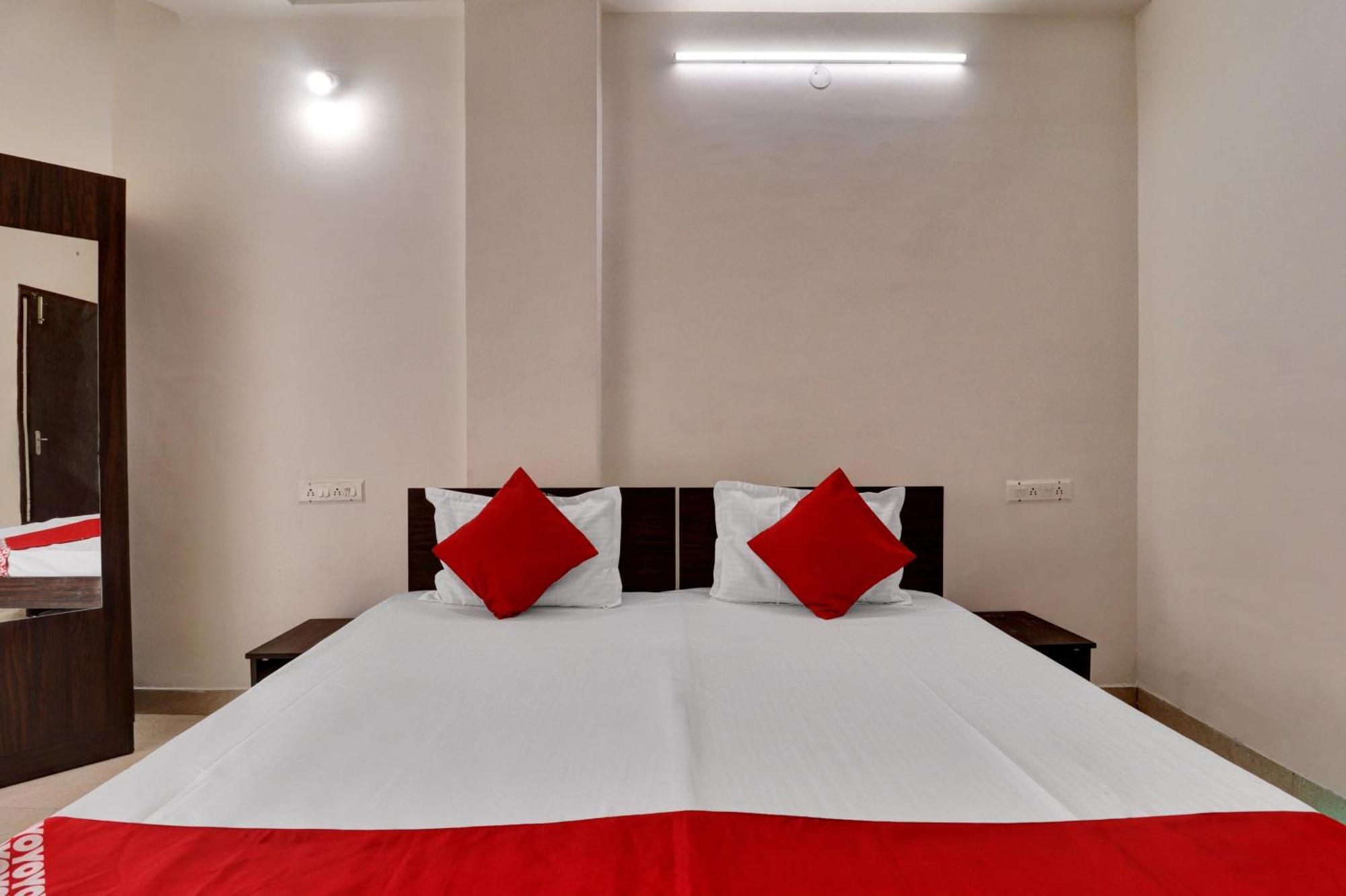 Hotel Millennium Comfort Bangalore Exterior foto